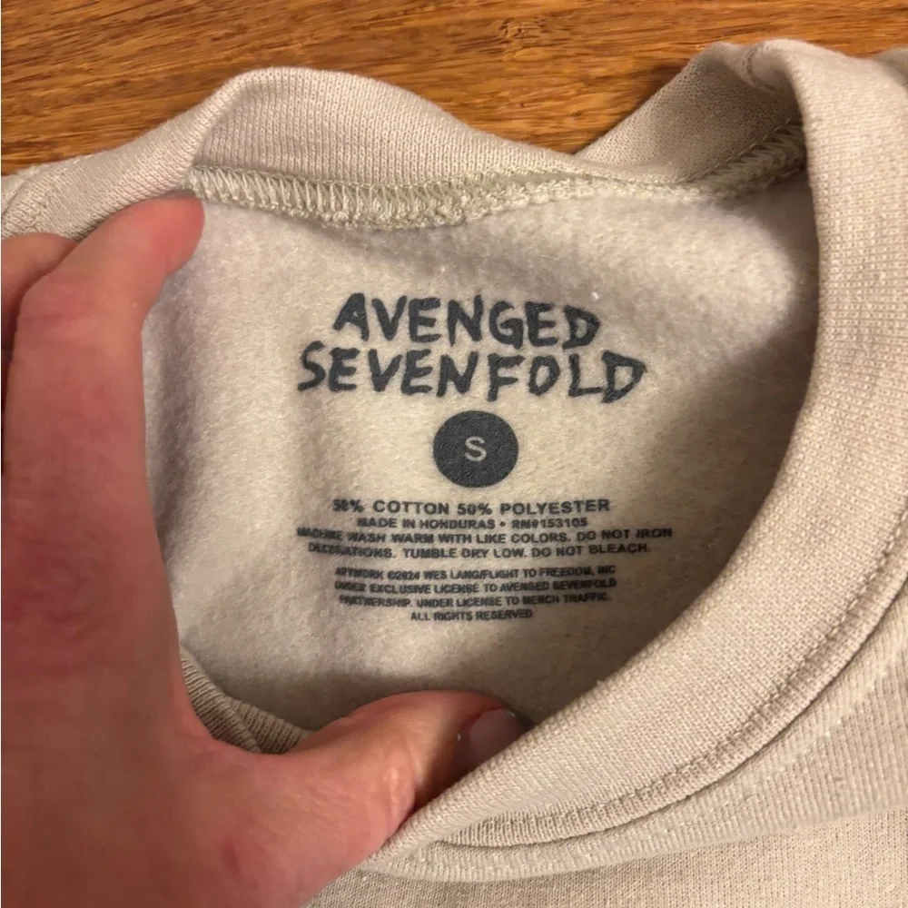 Avenged Sevenfold tour Cream Skeleton Print Men's Sweatshirt size small - Picture 2 of 5